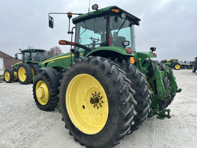 John Deere 8230