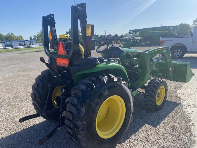 John Deere 3032E