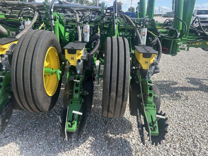 John Deere 1775NT