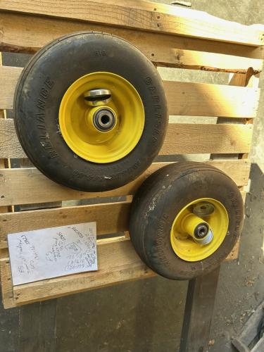 John Deere NEW TAKE OFF AUC24723 -TIRE AND WHEEL 13X6.5-6  -