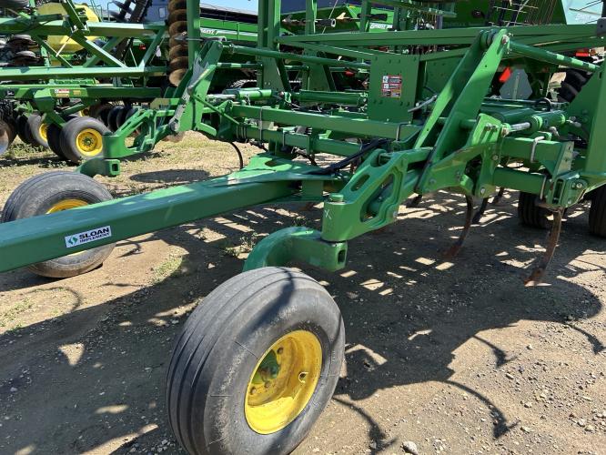 John Deere 2210