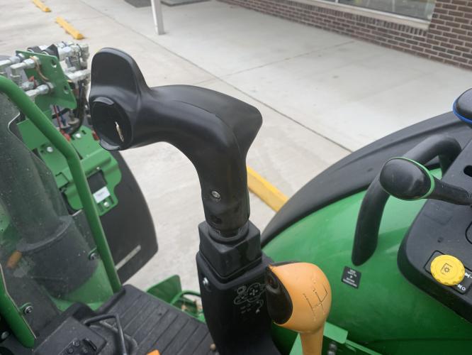 John Deere 5090M