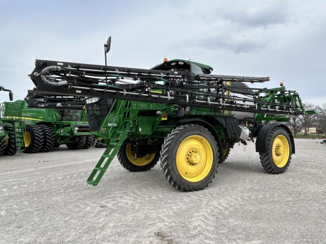 John Deere R4044