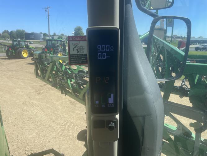 John Deere R4044