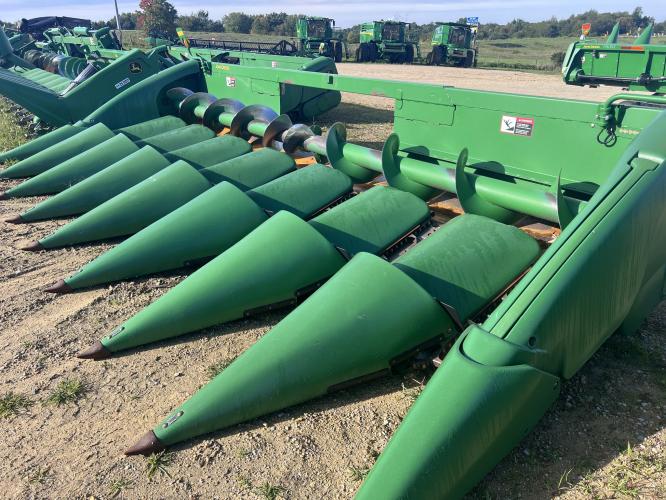 John Deere 608C