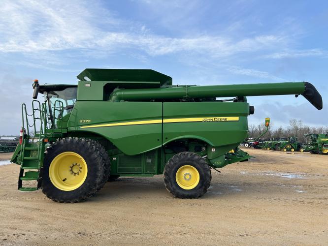 John Deere S770