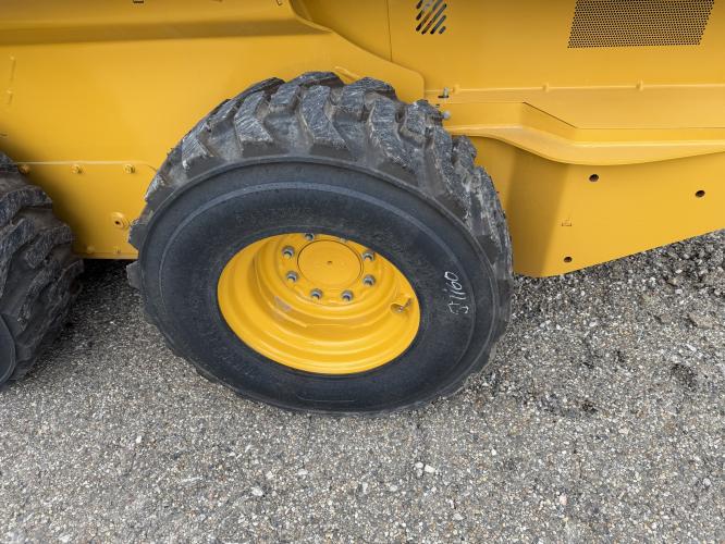John Deere 320G