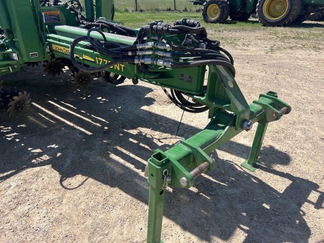 John Deere 1775NT