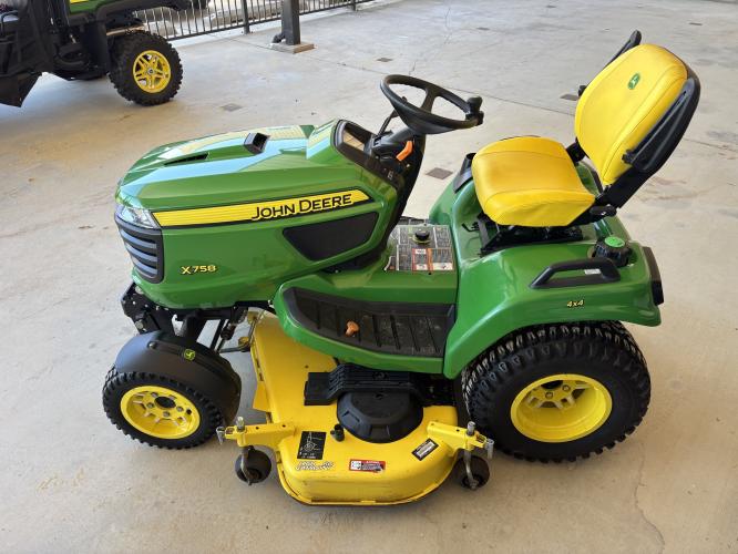 John Deere X758
