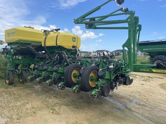 John Deere 1775NT