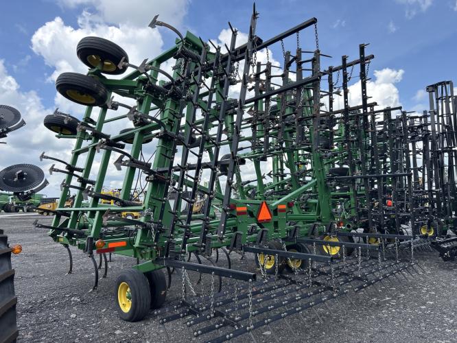 John Deere 2210