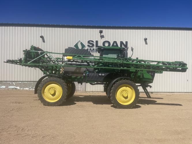 John Deere R4044