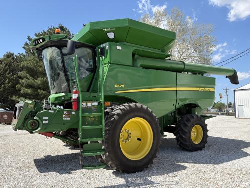 2015 John Deere S670