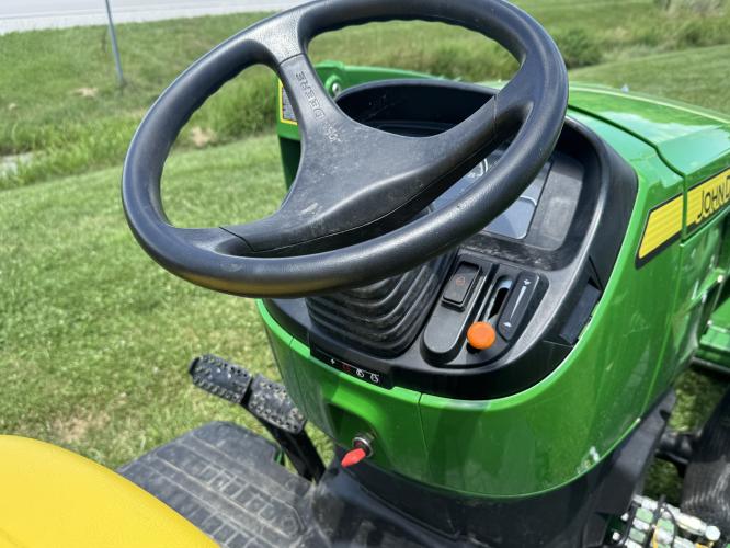 John Deere 2032R