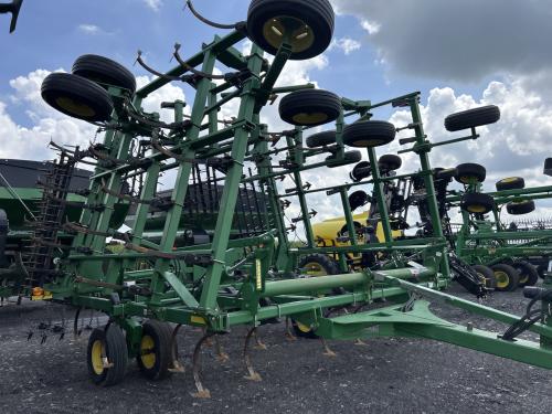 2011 John Deere 2210