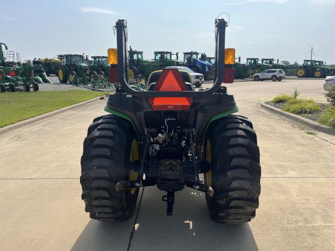 John Deere 3032E