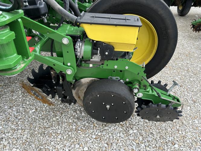 John Deere 1775NT