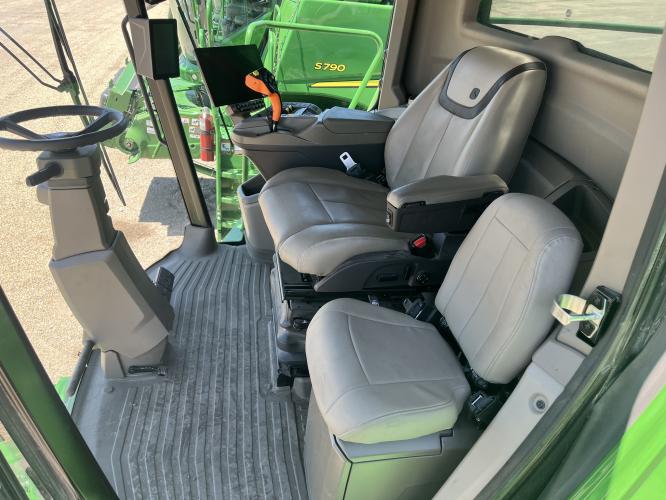 John Deere S7 900