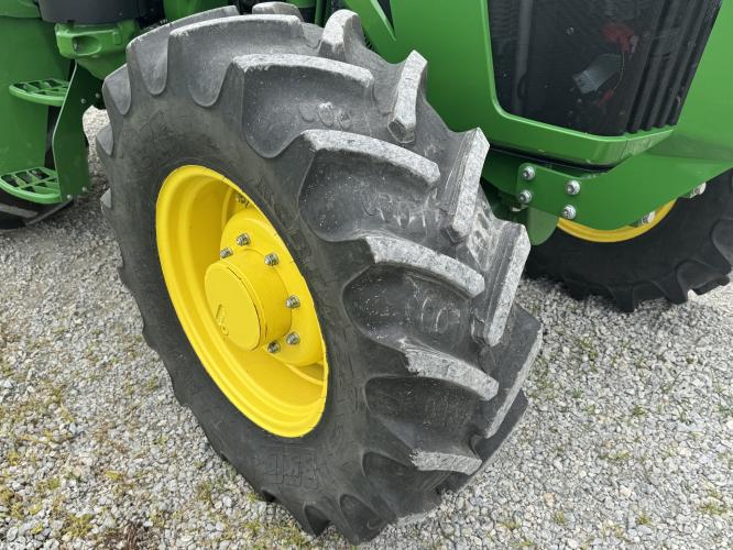 John Deere 5120M