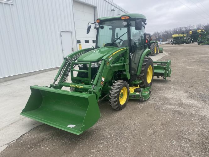 John Deere 3046R