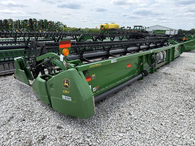 John Deere 635F