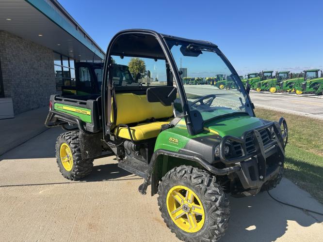 John Deere 825I