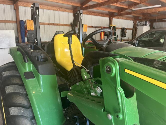 John Deere 4052M