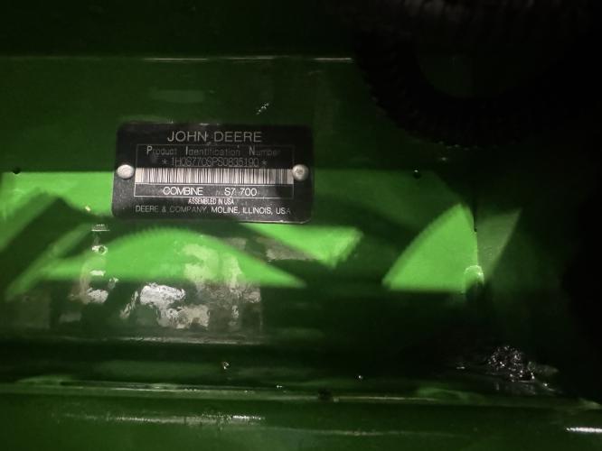 John Deere S7 700