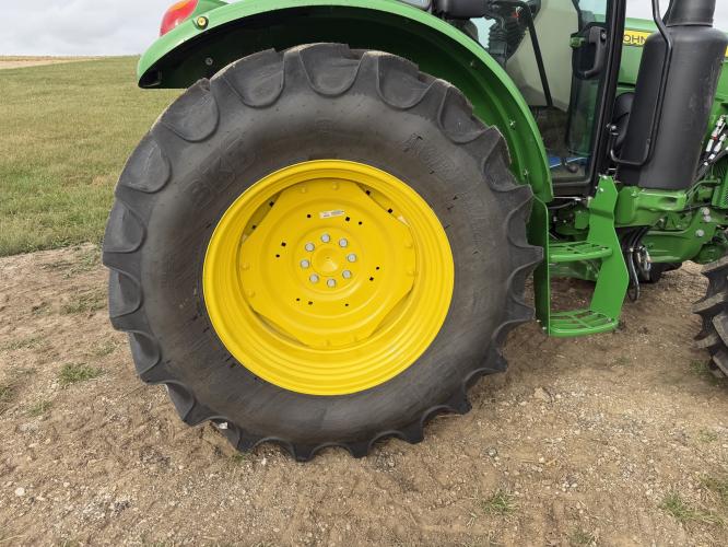 John Deere 5120M