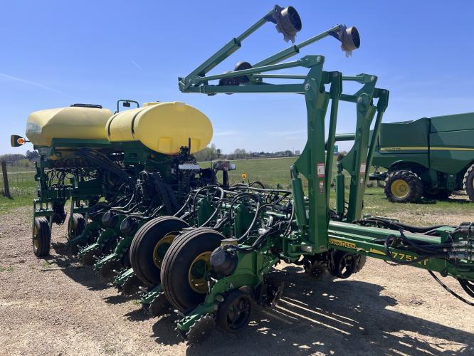 John Deere 1775NT