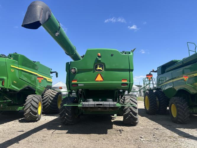John Deere S670