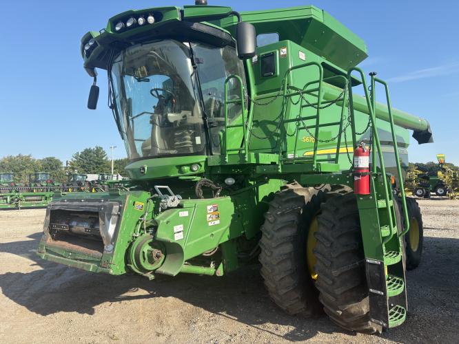 John Deere S670