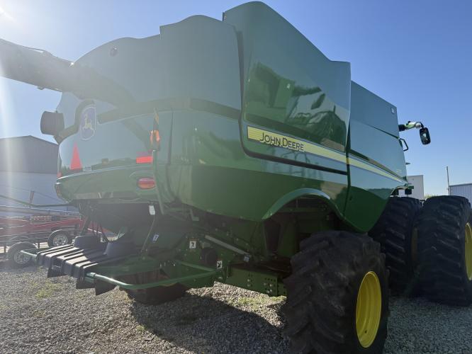 John Deere S770