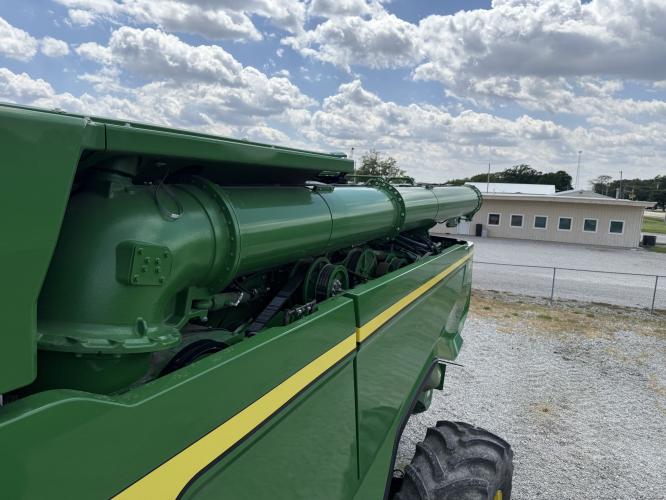John Deere X9 1100