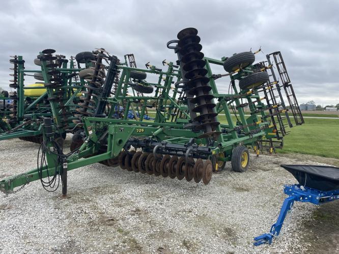 John Deere 726