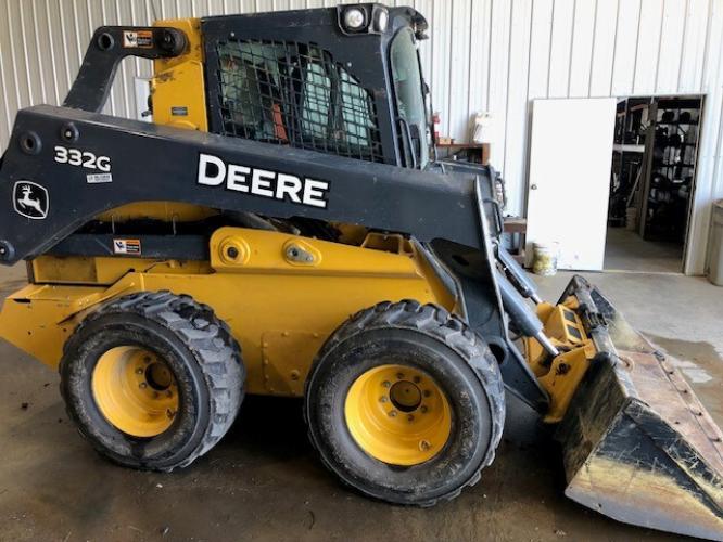 John Deere 332G