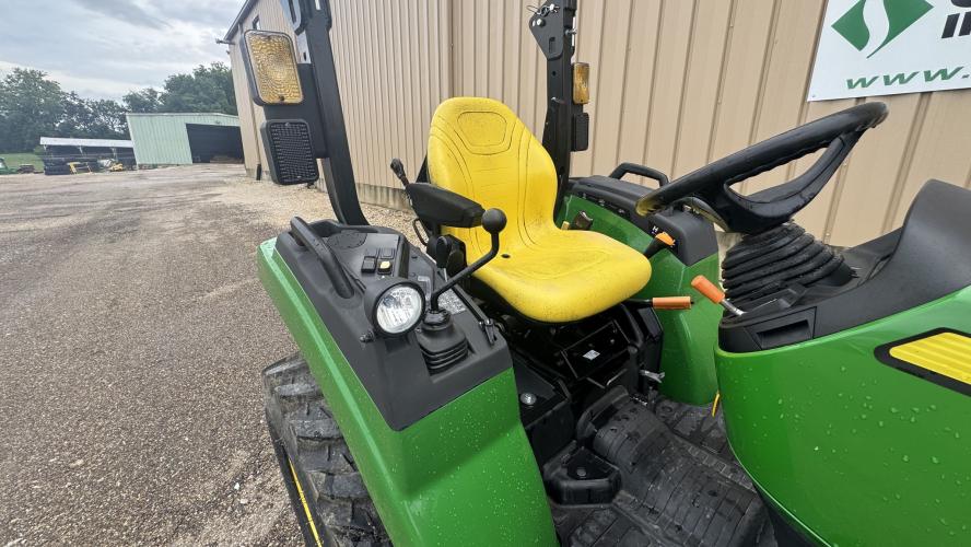 John Deere 2032R