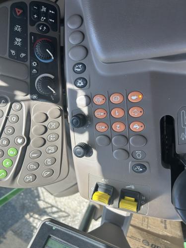 John Deere S670
