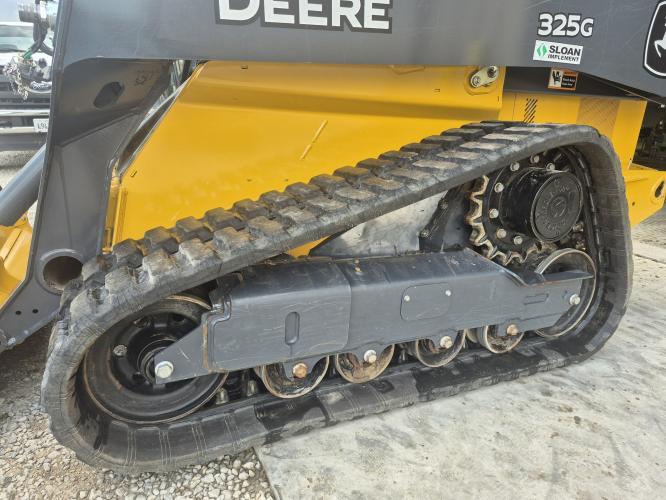 John Deere 325G