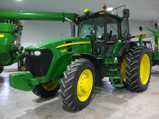 John Deere 7830