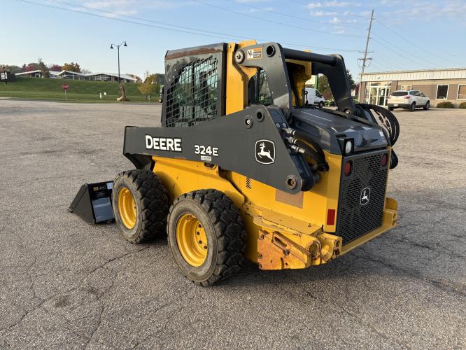 John Deere 324E