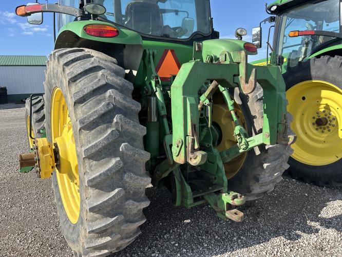 John Deere 8335R