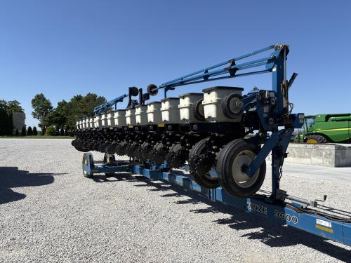 2005 Kinze 3600