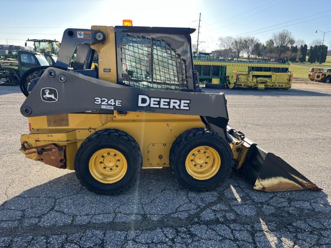 John Deere 324E