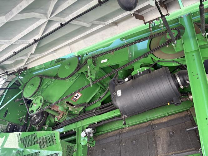 John Deere S670