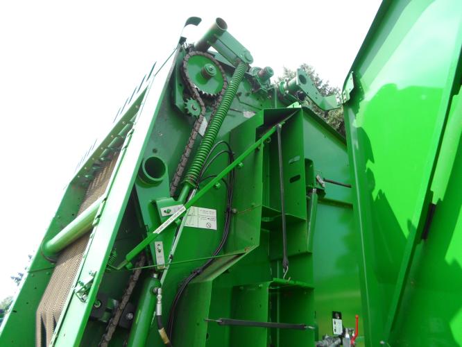 John Deere 560M