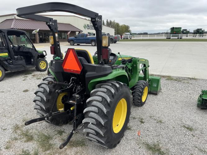 John Deere 3038E