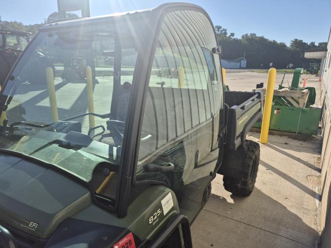 John Deere XUV 825I OLIVE