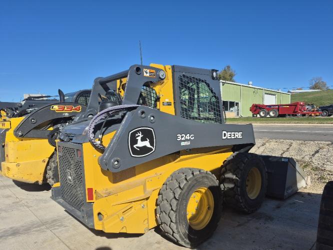 John Deere 324G