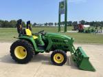 John Deere 3032E